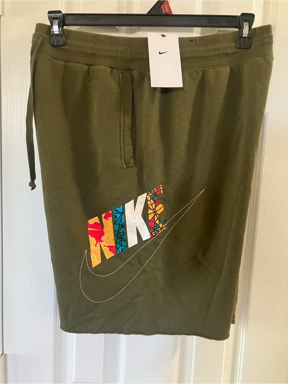 NWT Nike Men’s L Army Green Graphic Fleece Sweat Shorts - Picture 5 of 9